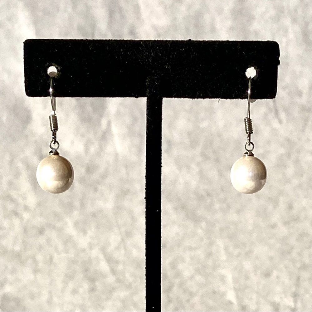 Dangle faux pearl earrings